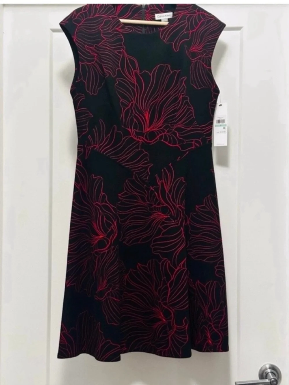 ❤️ NWT! Red and Black CALVIN KLEIN Floral Sleeveless Dress - Size 8